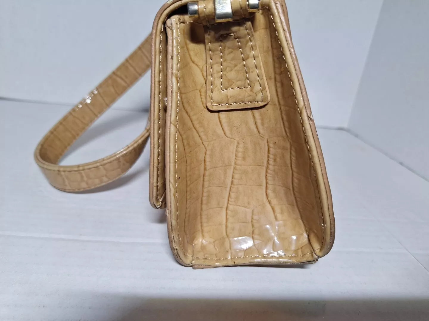 liz claiborne gold purse