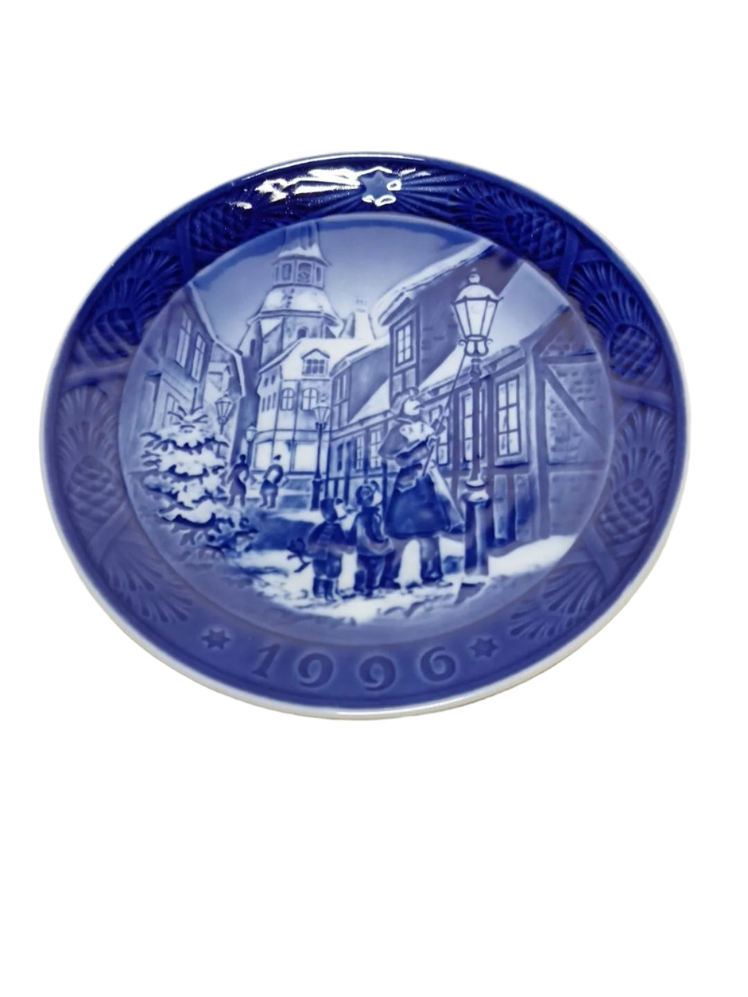 NEW Royal Copenhagen 1996 Lighting the Street Lamps Christmas Plate 7-1/8"